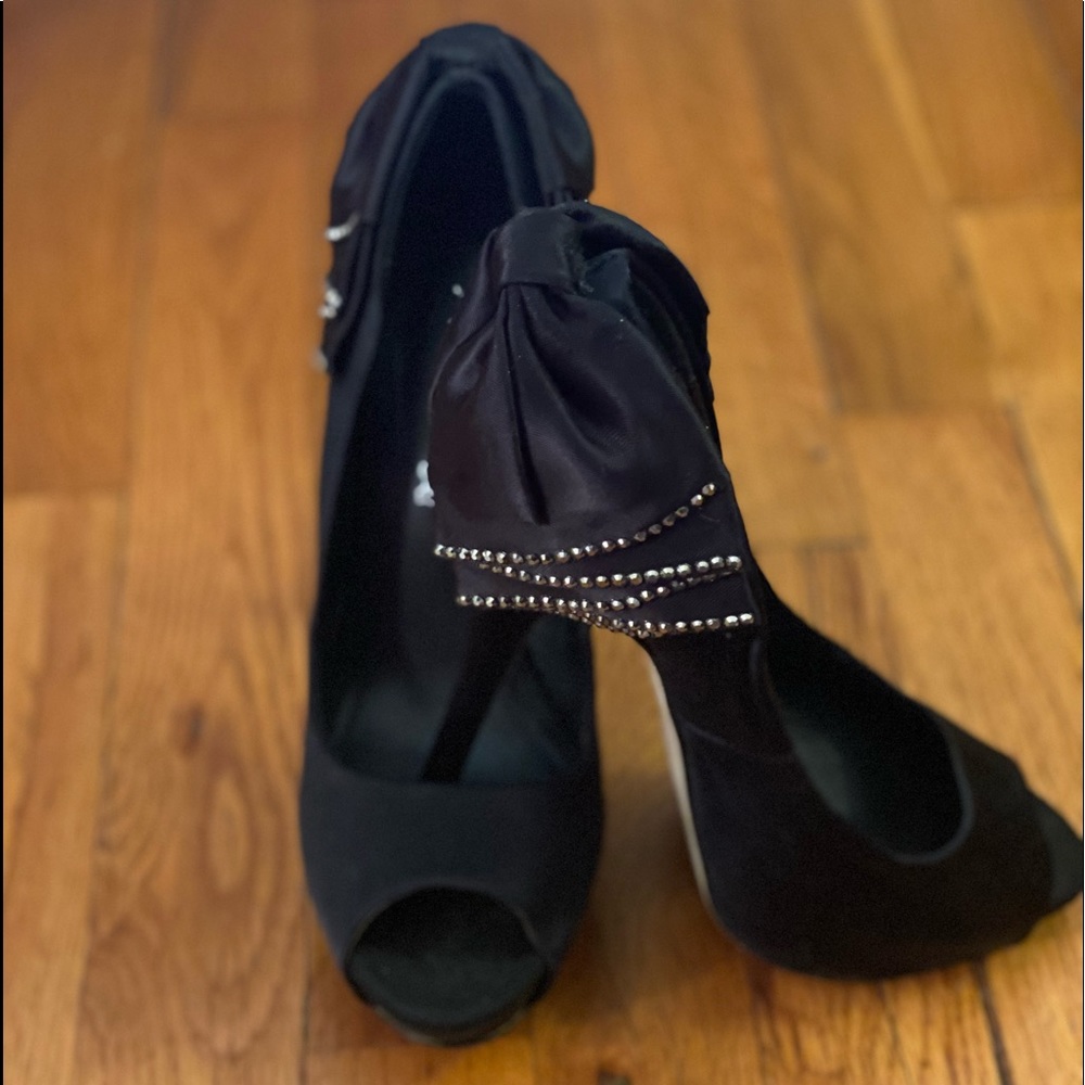 Classy Black Platform Heel